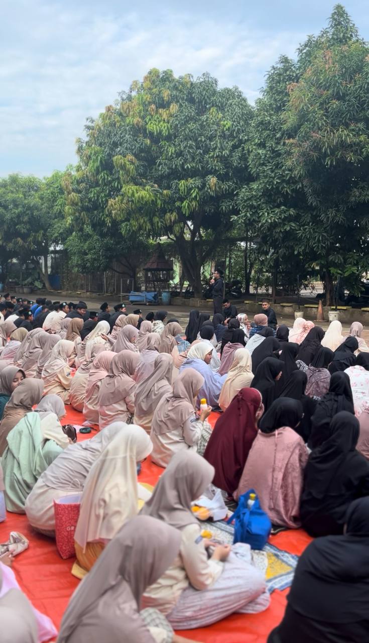 Rebo Wekasan 2025, Siswa SMP Fullday Al-Muhajirin Khusyuk Gelar Doa Bersama