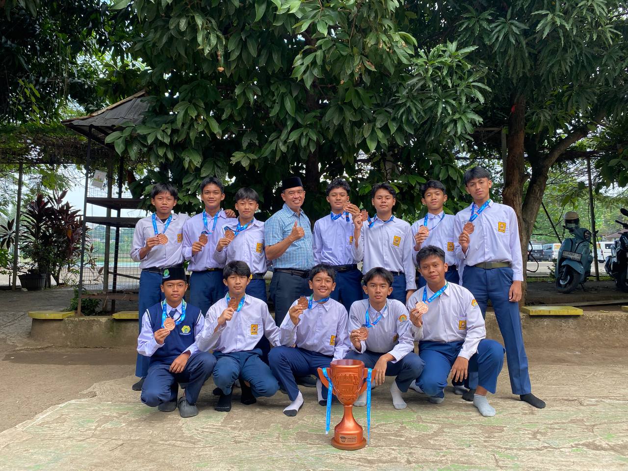 Kepala Sekolah SMP Fullday Berikan Apresiasi untuk 52 Siswa Berprestasi di Bulan Agustus 2025