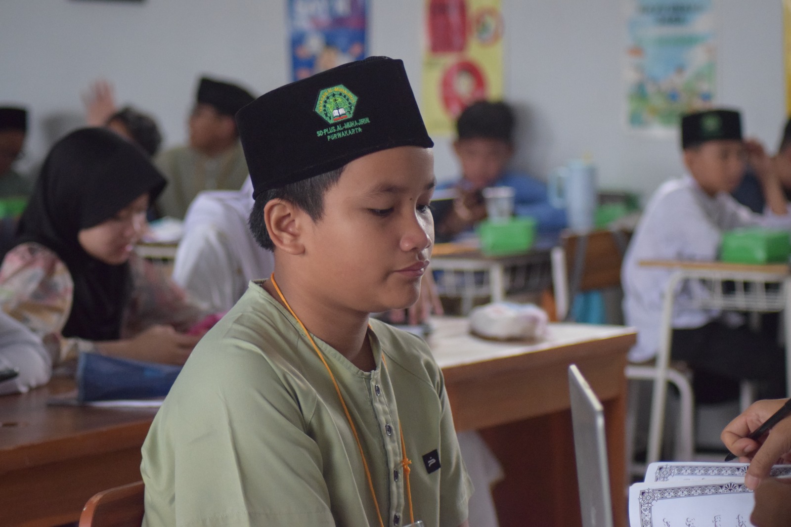 Semangat Tak Padam oleh Hujan, Ratusan Calon Siswa Ikuti Tes Observasi SMP Fullday Al-Muhajirin
