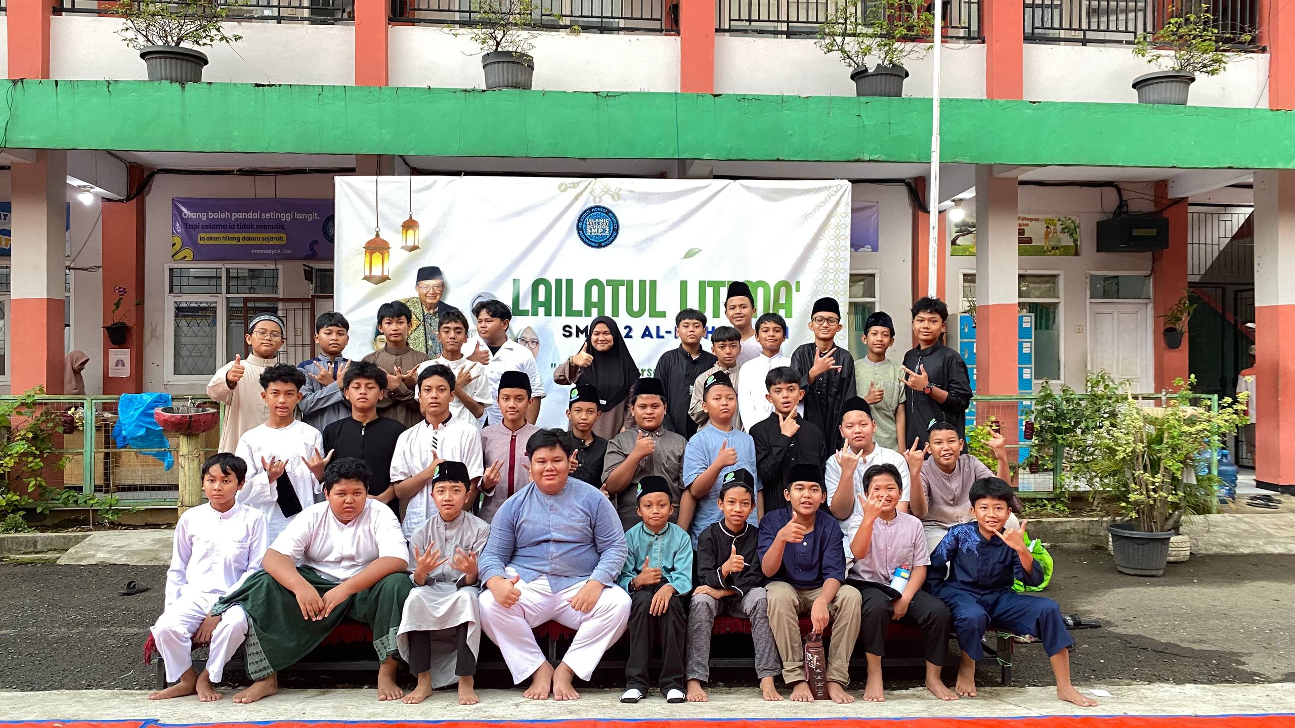 SMP Fullday Al-Muhajirin Gelar Kegiatan Lailatul Ijtima’ untuk Memperkuat Iman dan Kebersamaan Siswa