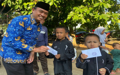 SMP Fullday Al-Muhajirin Gelar Santunan Anak Yatim di Hari Asyura